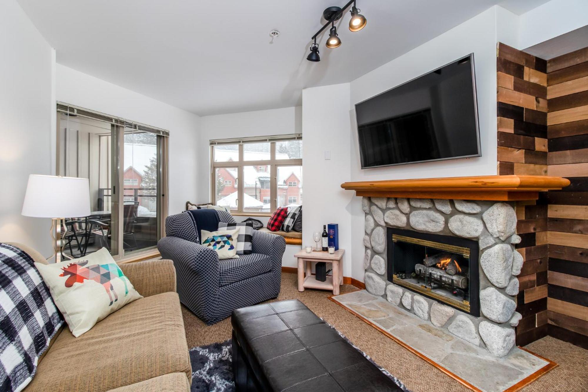 Appartamento Creekside Slopeside 1Br With Pool, Hot Tub, Bbq Whistler Esterno foto