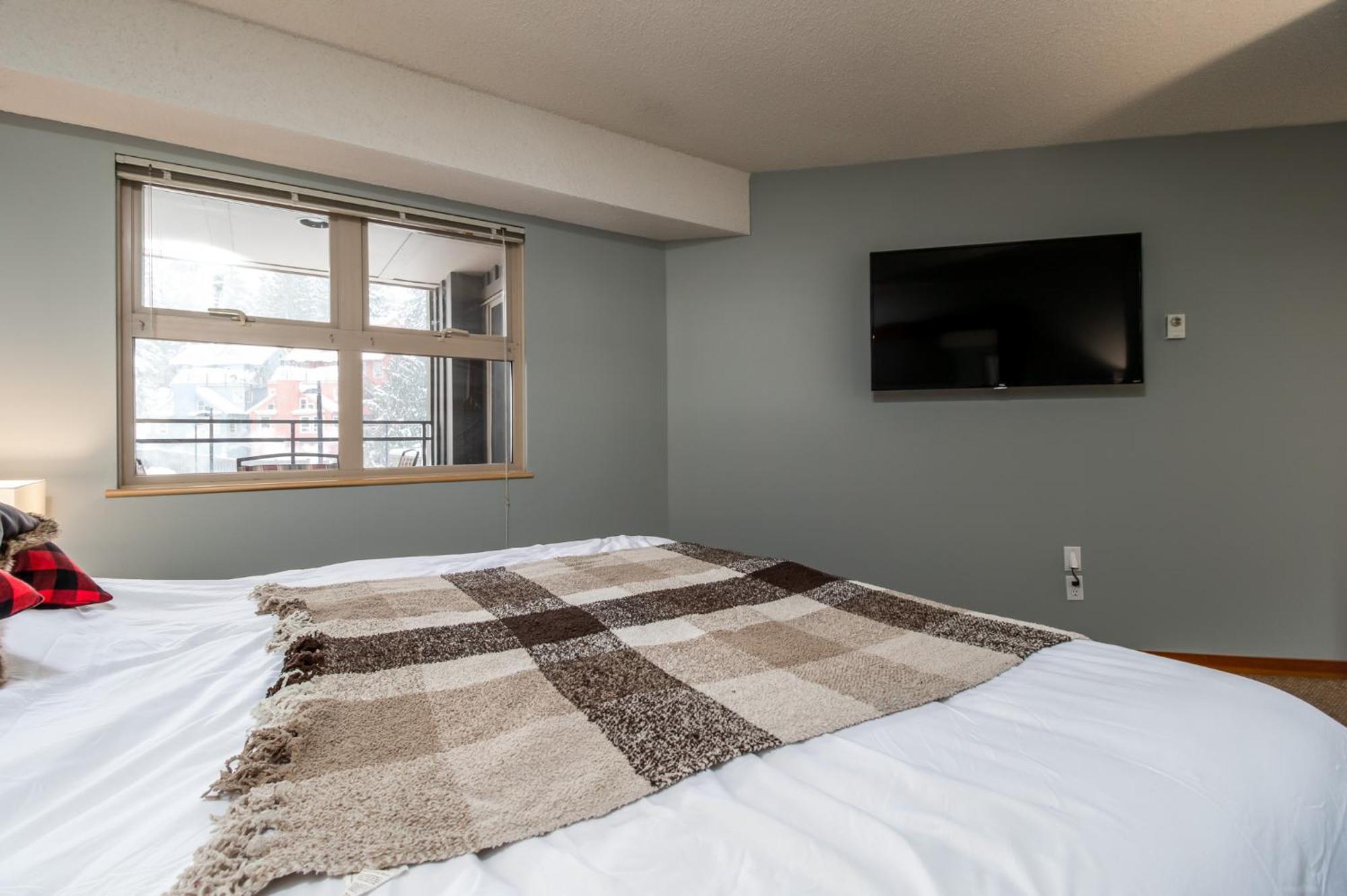 Appartamento Creekside Slopeside 1Br With Pool, Hot Tub, Bbq Whistler Esterno foto